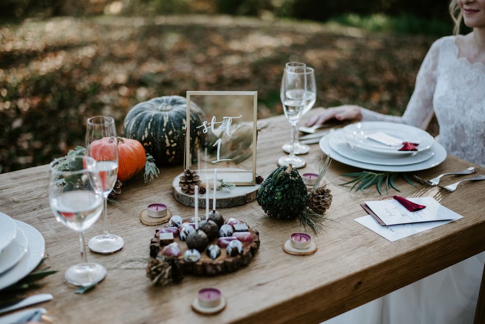 Prostírání svatebního stolu - podzimní