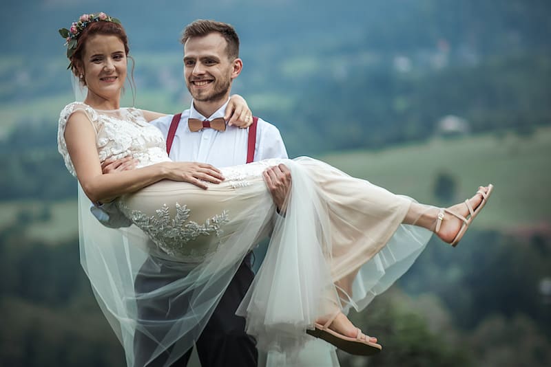Boho svatba - nevěsta v sandálech