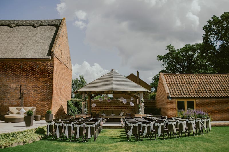 Statky, stodoly a farmy, jsou skvělým místem pro svatbu v přírodním stylu.