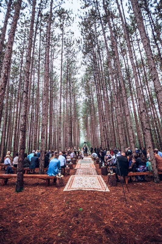 Svatba v lese v boho stylu